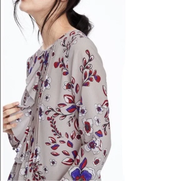 Banana Republic Floral Ruffle Blouse - Gray and Purple Size Small - Picture 4 of 9